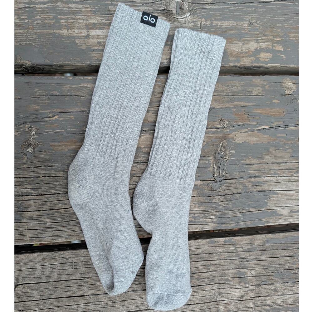 Alo Yoga Light Grey Heather Ribbed Crew Scrunch Socks Pilates Athleisure - Picture 5 of 5